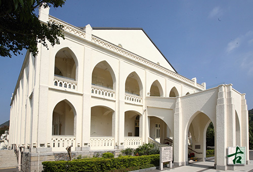 伯大尼修院南立面和於一九二○年代加建的門廊