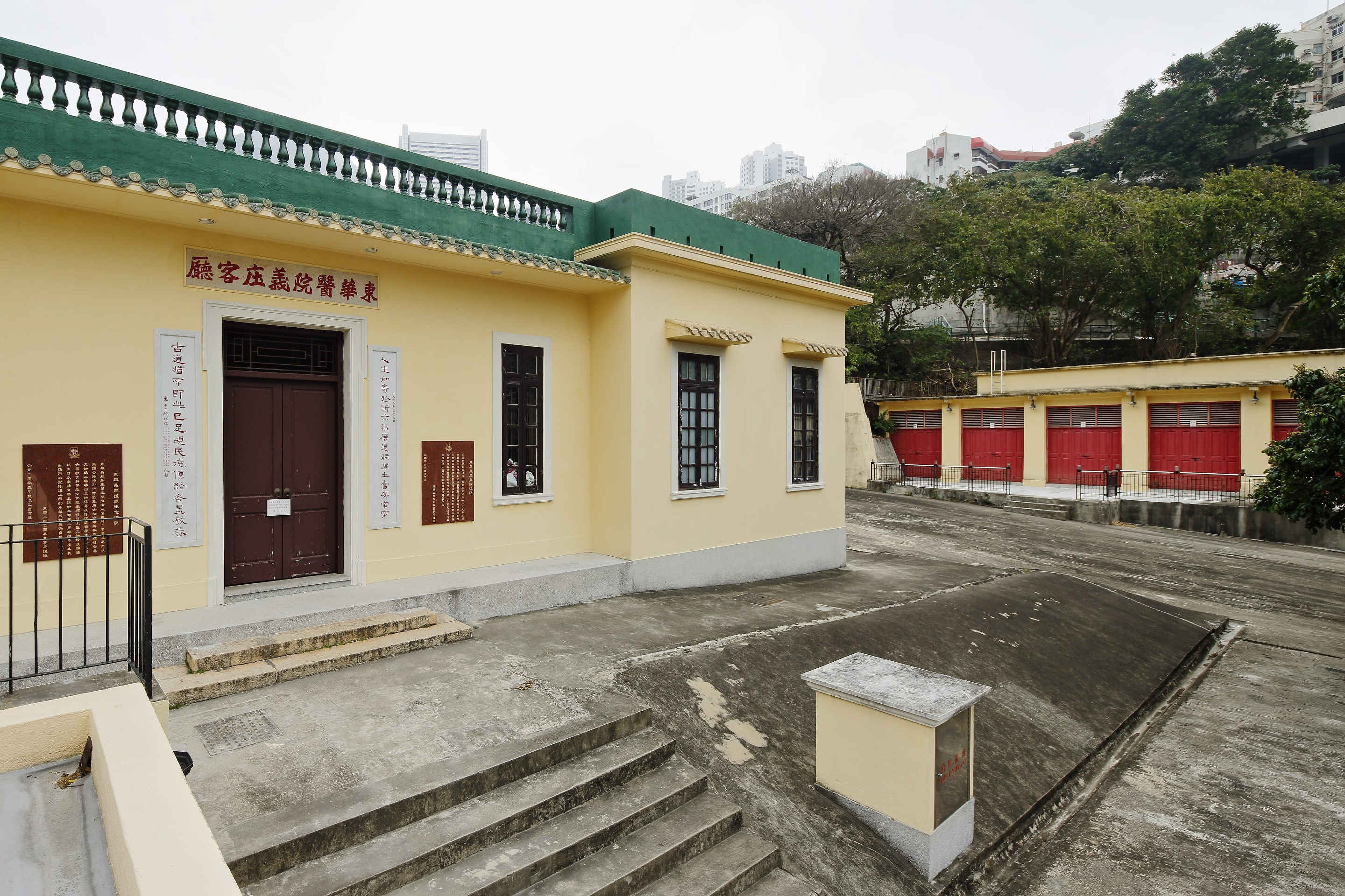 電影《破•地獄》(2024)於東華義莊取景,義莊展現華人傳統落葉歸根的觀念。