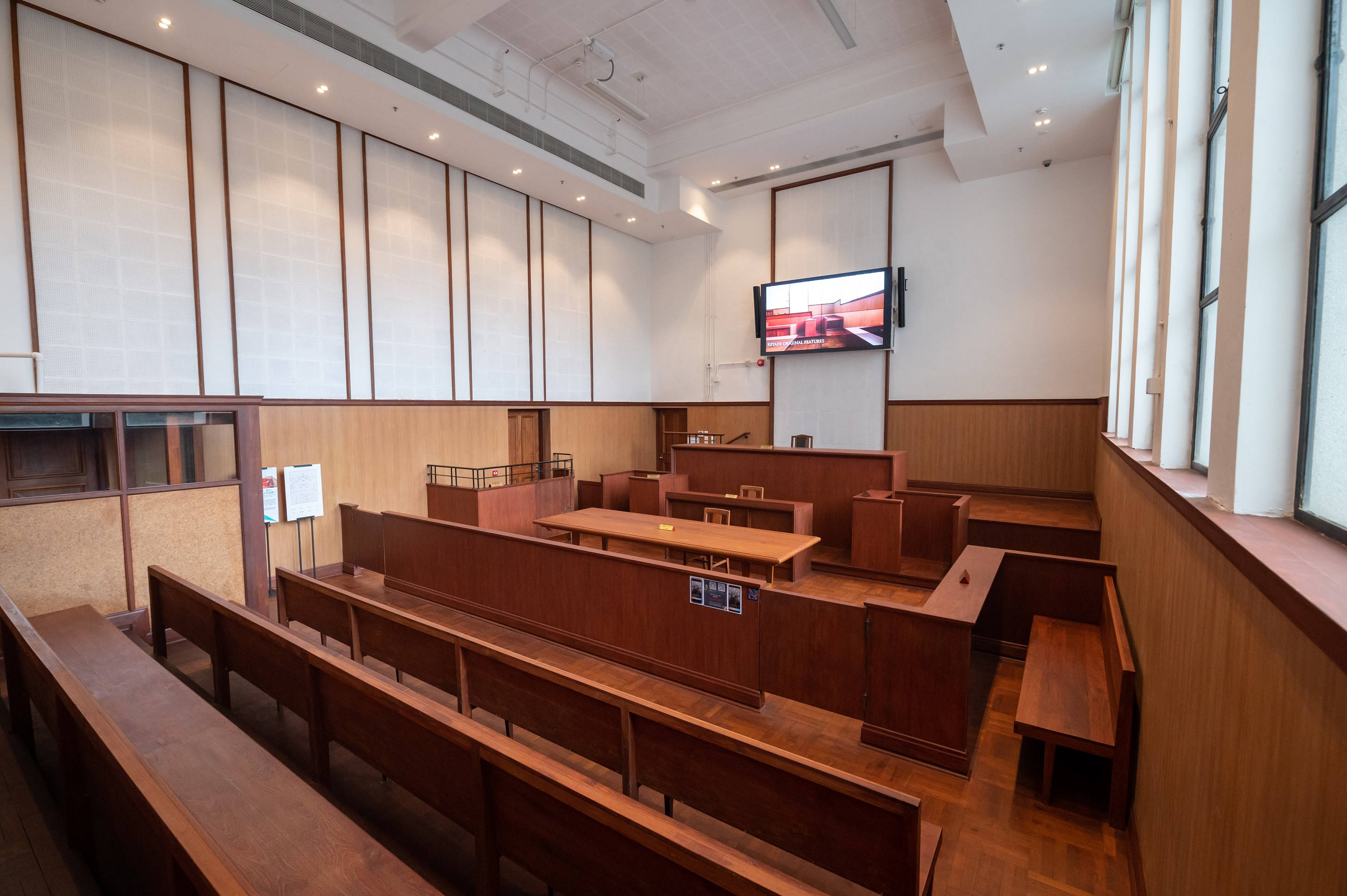 前粉嶺裁判法院二號法庭是不少電影和電視劇集的取景地,包括電影《毒舌大狀》(2023)。真實的法庭環境為影視作品增添戲劇張力。