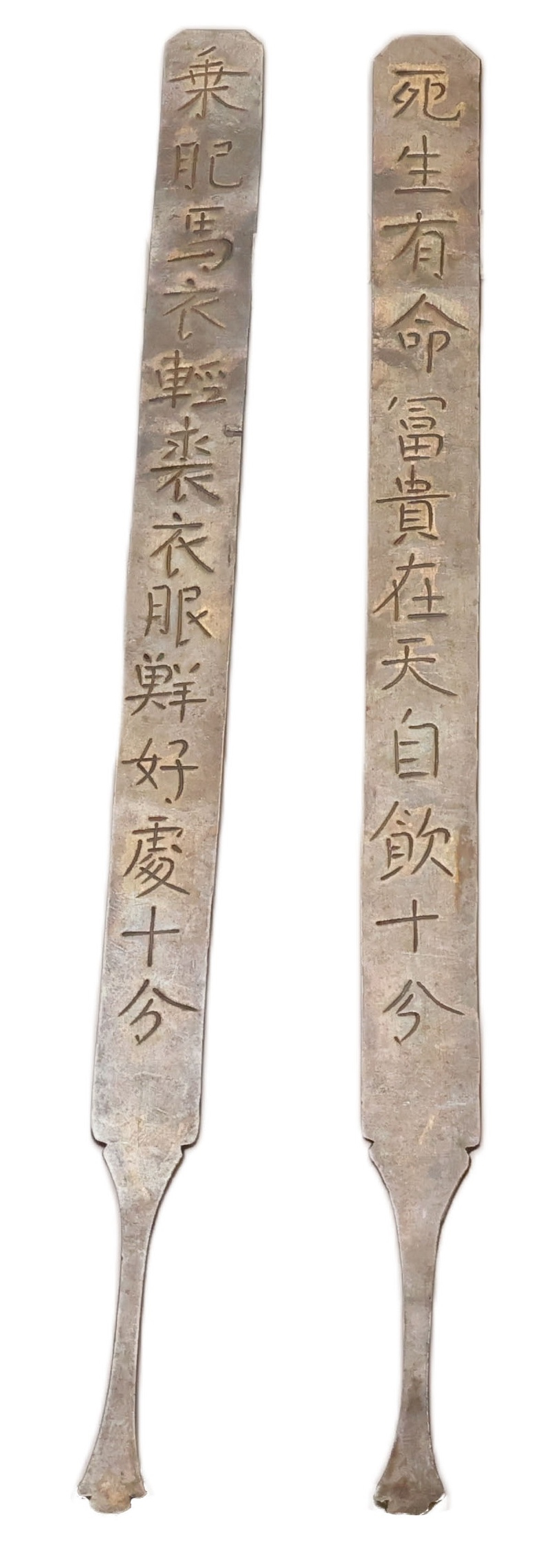 展出的丁卯橋出土銀酒令籌,是唐代出土文物中首次發現的酒令器物,為研究唐代酒宴風俗提供珍貴資料。(鎮江博物館藏)