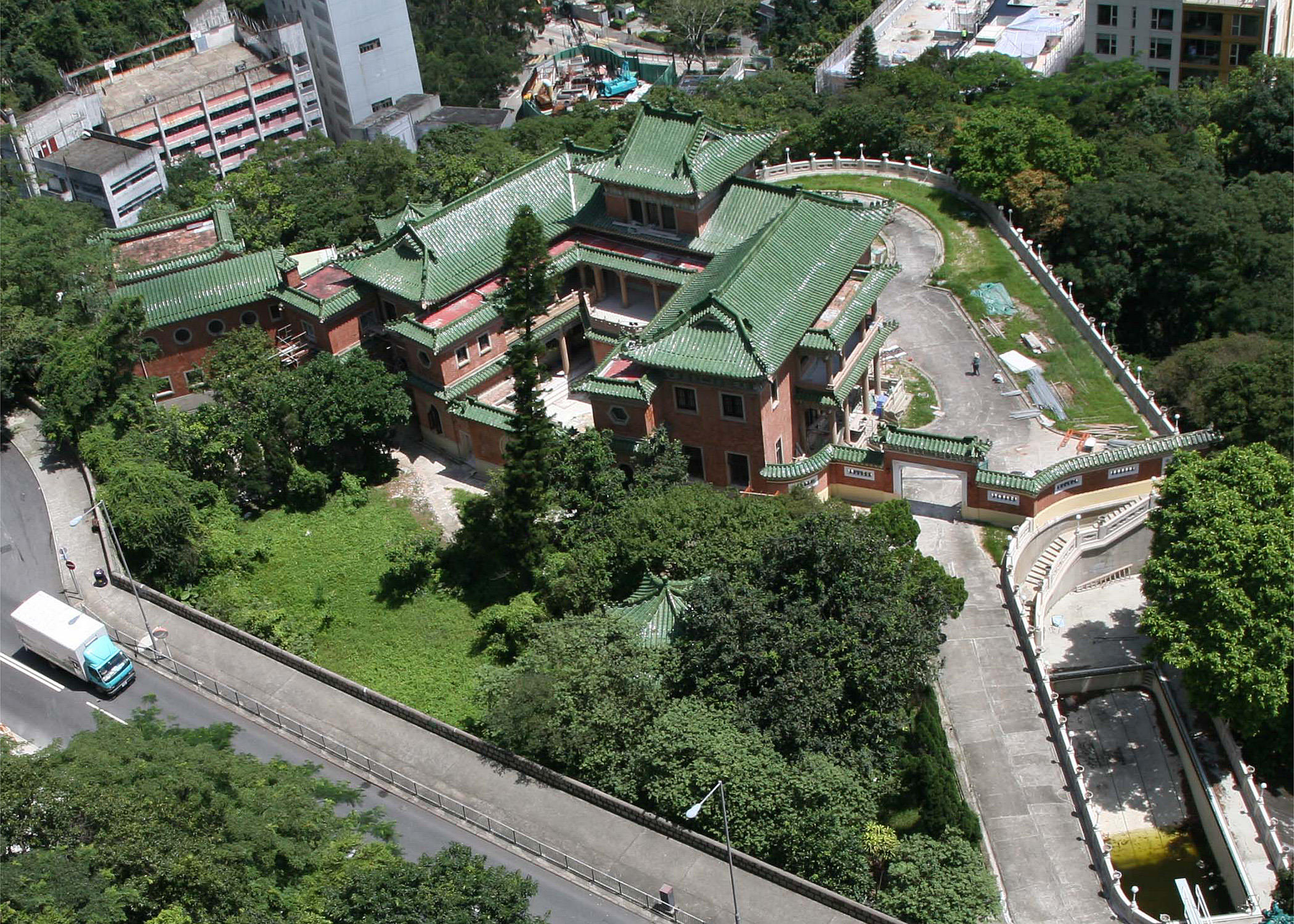 景賢里位處港島半山,它的落成象徵當時華商階層的崛起。