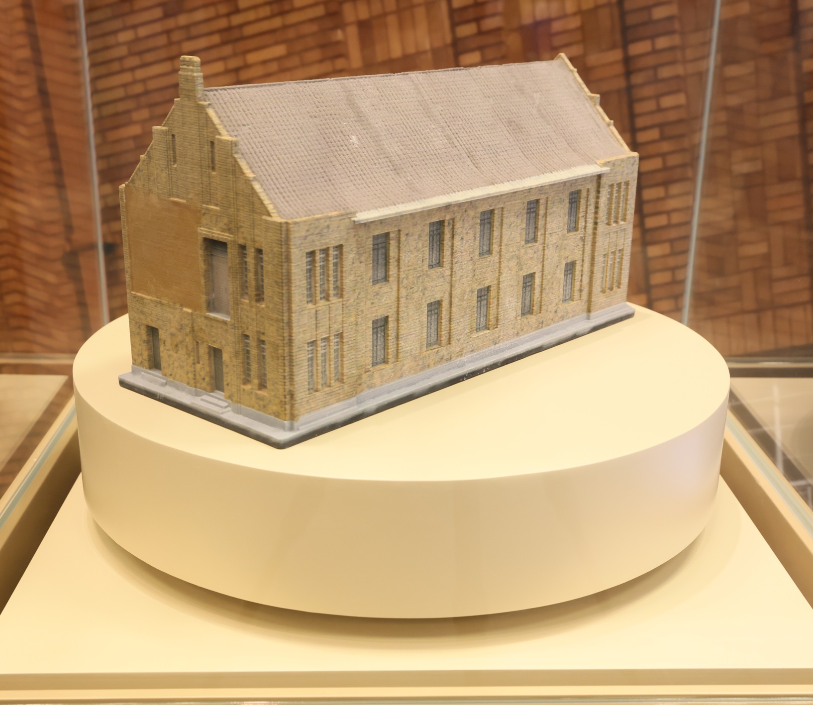 團隊掃描瑪利諾修院，收集測量數據建立三維數碼模型，再打印立體模型，在展覽中展出。