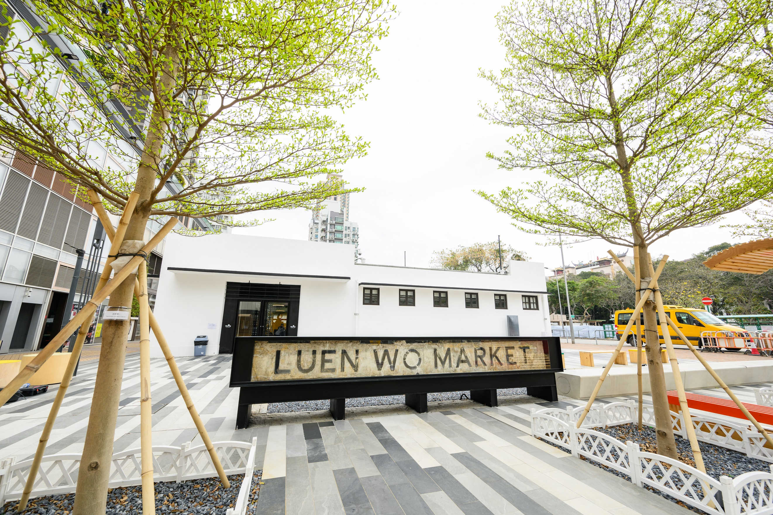 见证联和市场逾半个世纪的英文招牌「LUEN WO MARKET」经修复后被保留，继续陪伴活化后的市场。