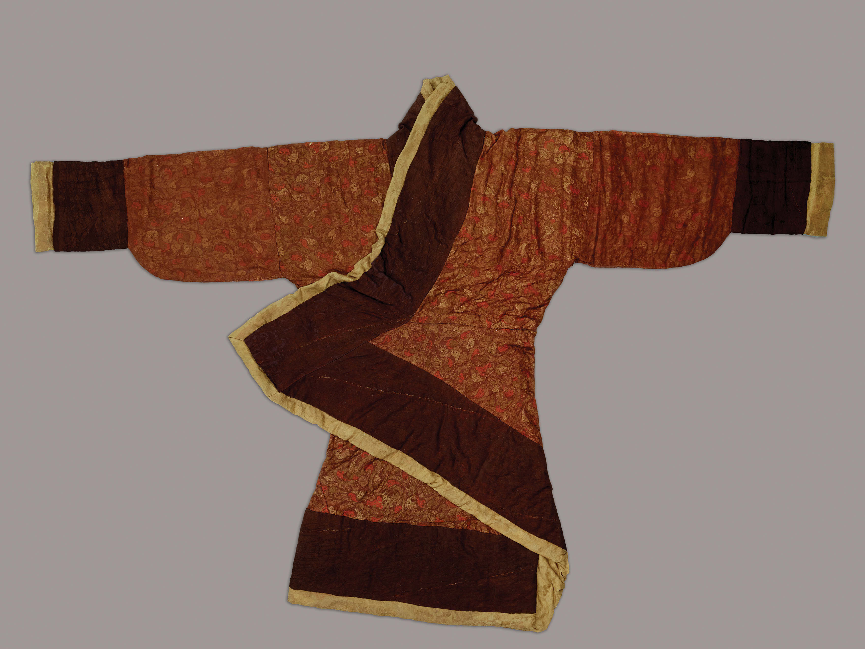 絳紫絹地「長壽繡」絲綿袍