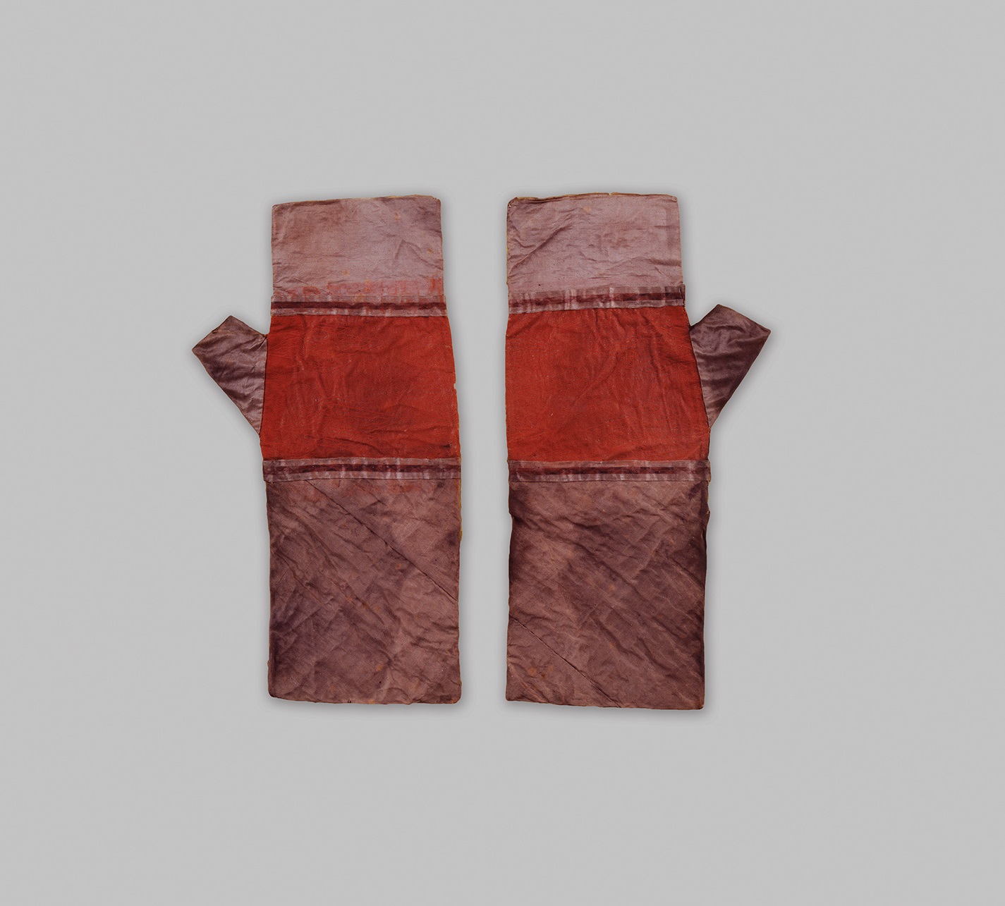 朱紅色菱紋羅手套