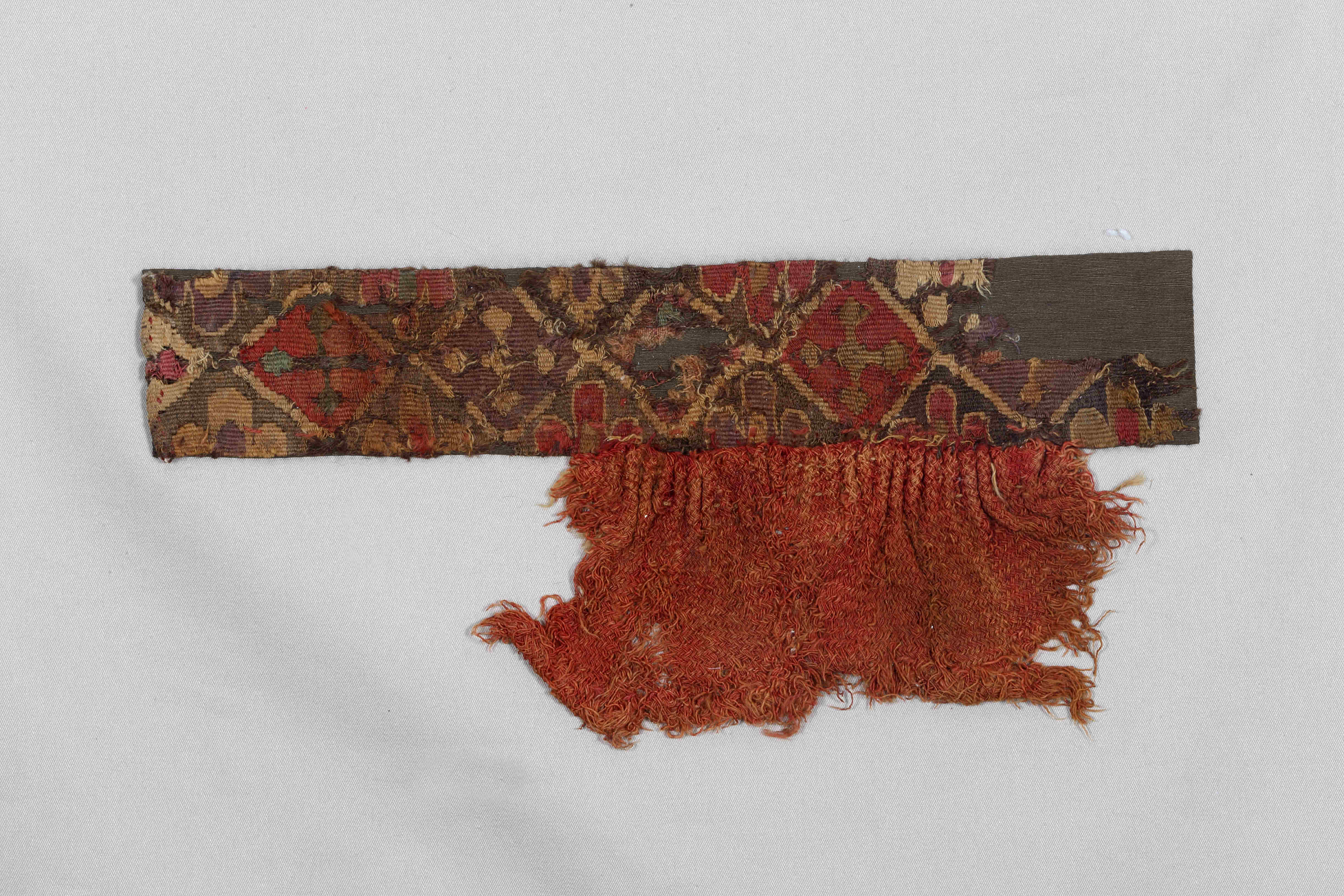 菱格山紋綴織毛絛