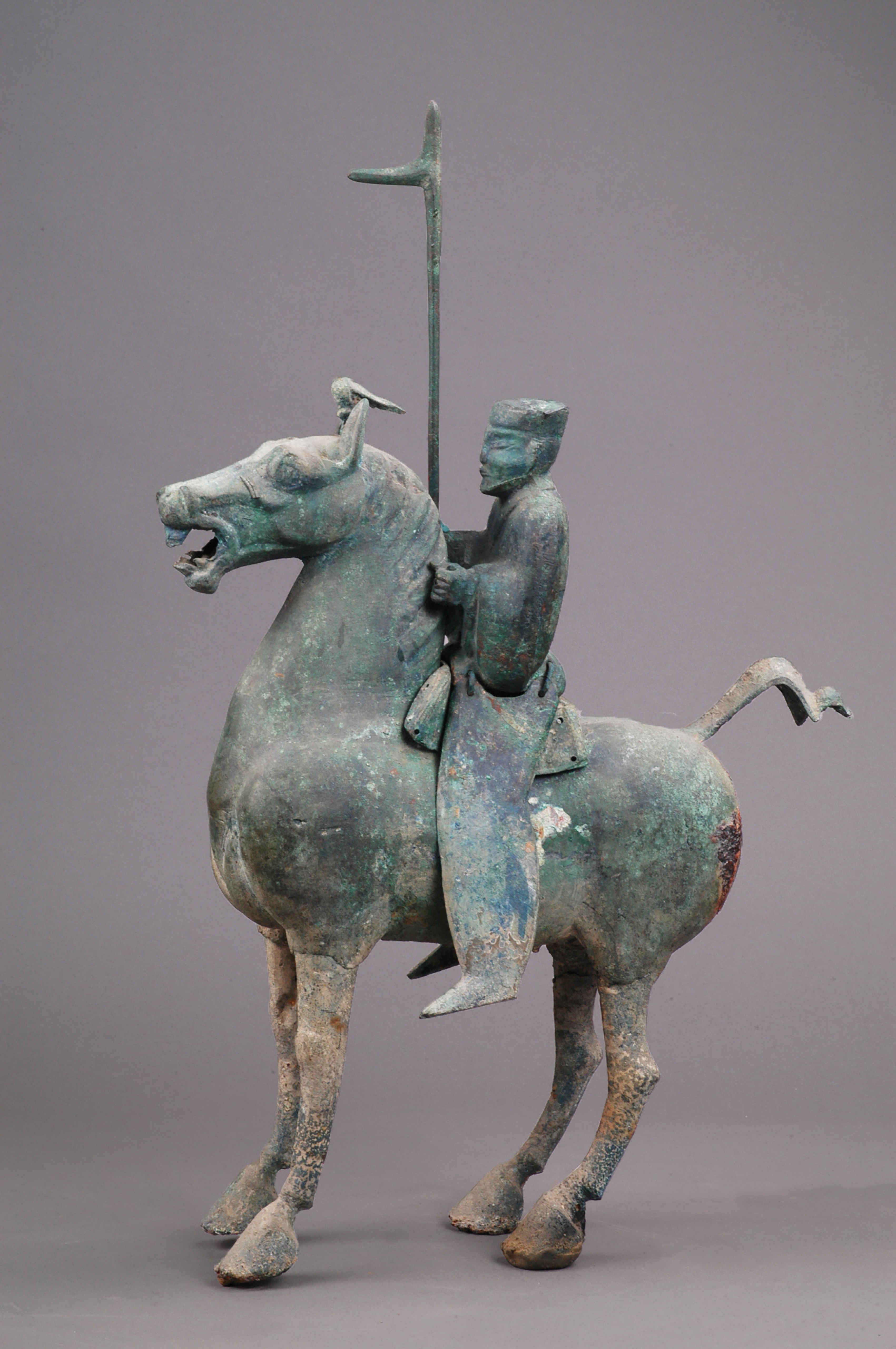 持戟銅騎士俑