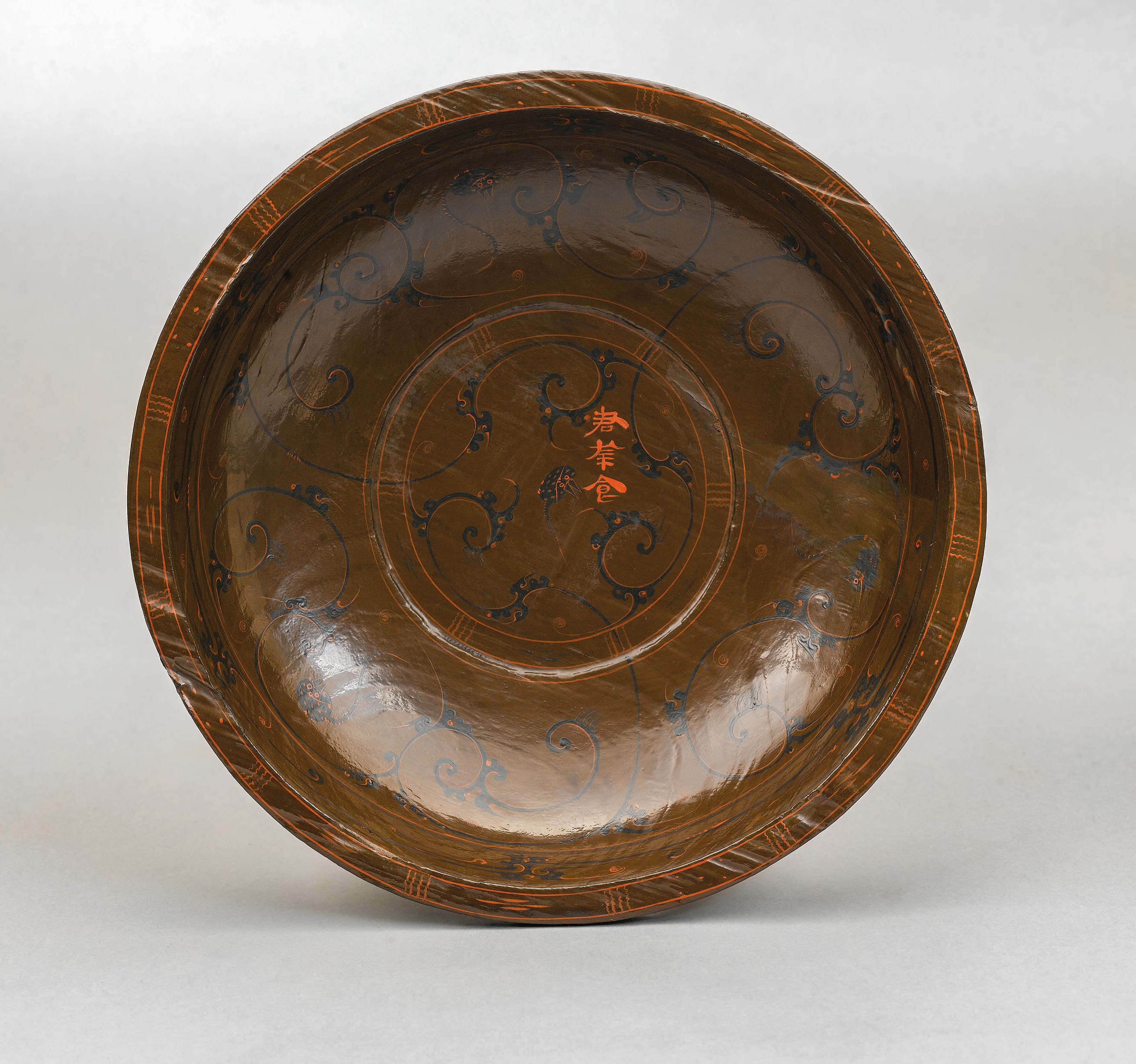 「君幸食」狸貓紋木胎漆食盤