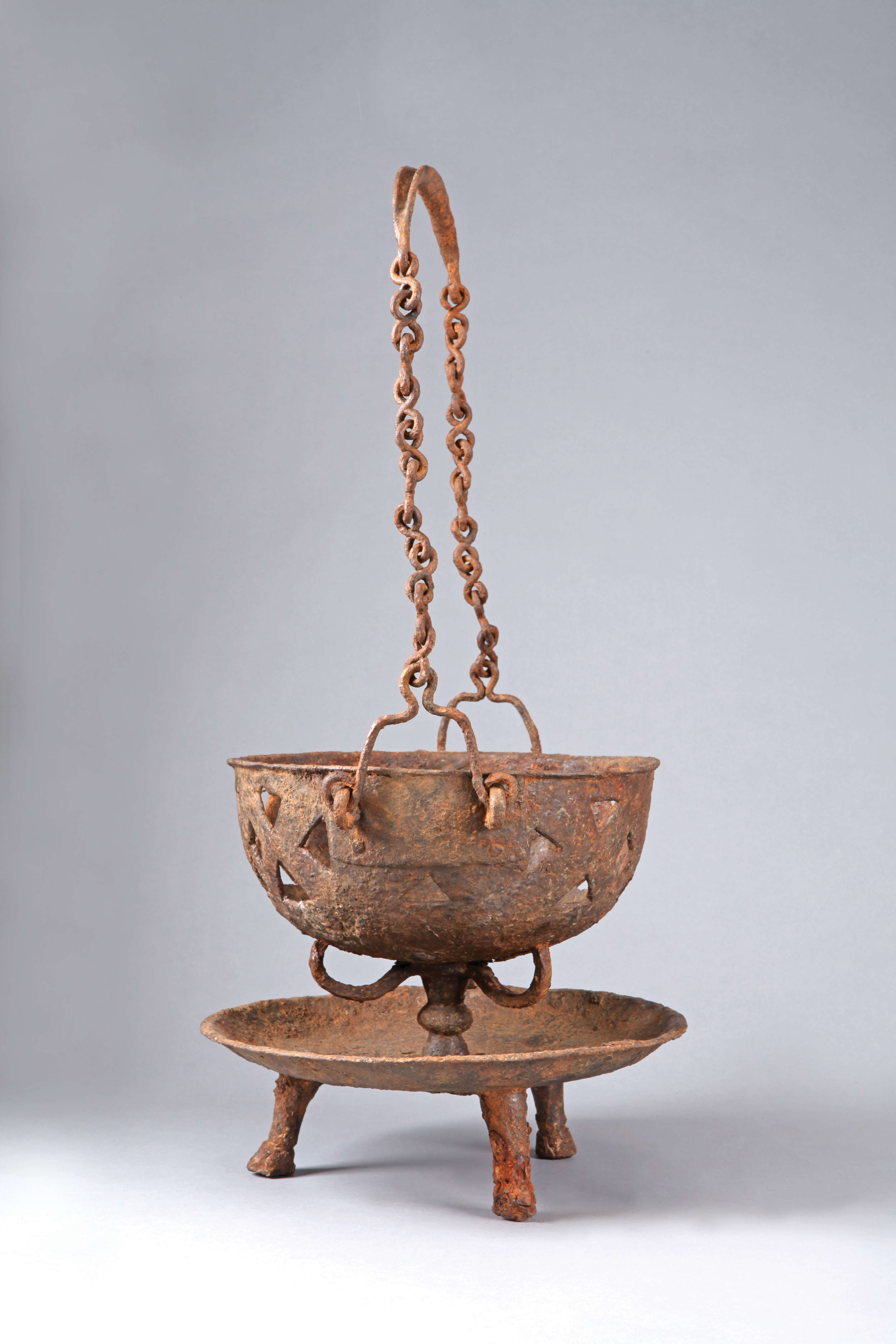 鐵提樑三足薰爐