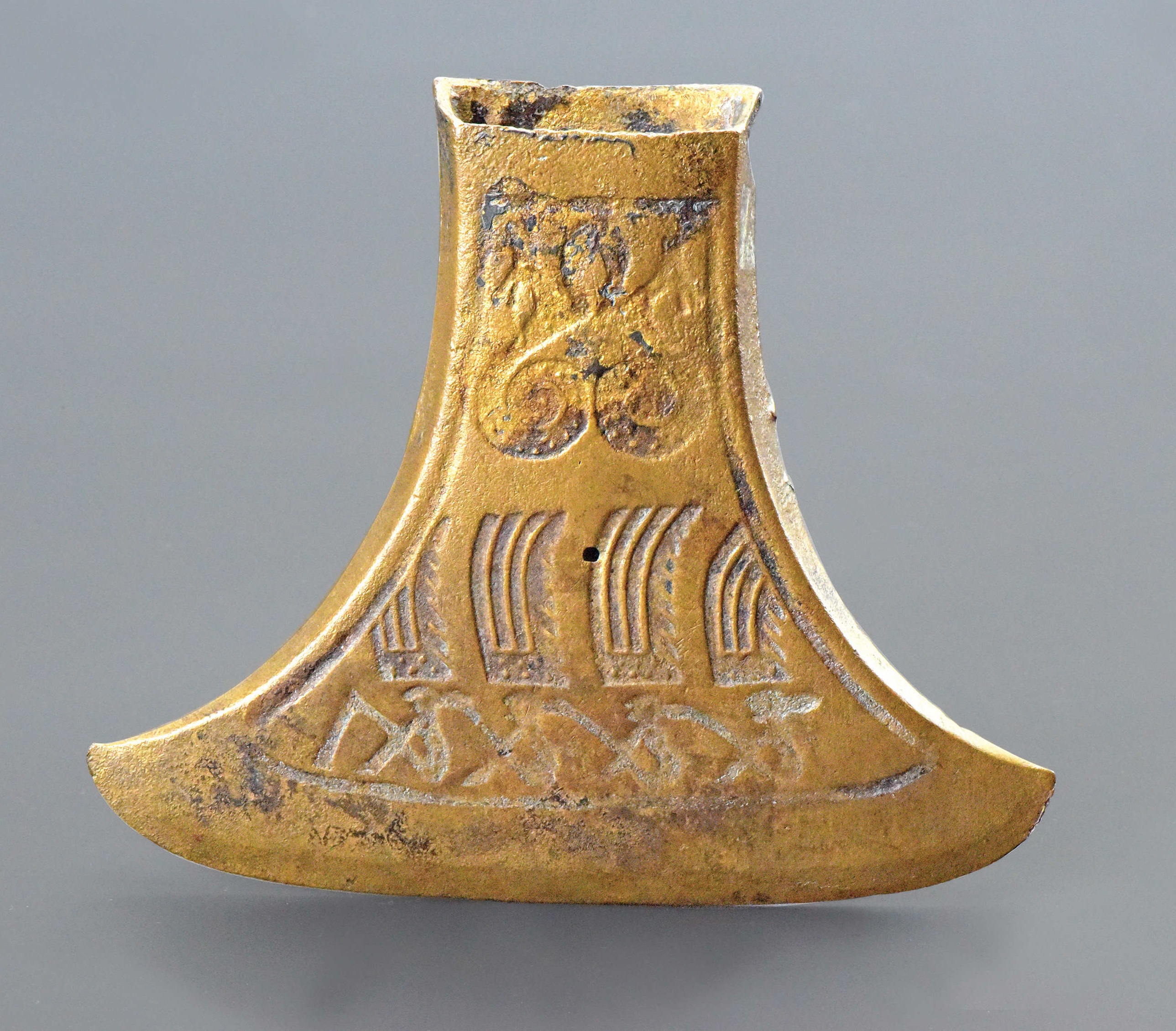 「羽人競渡」銅鉞