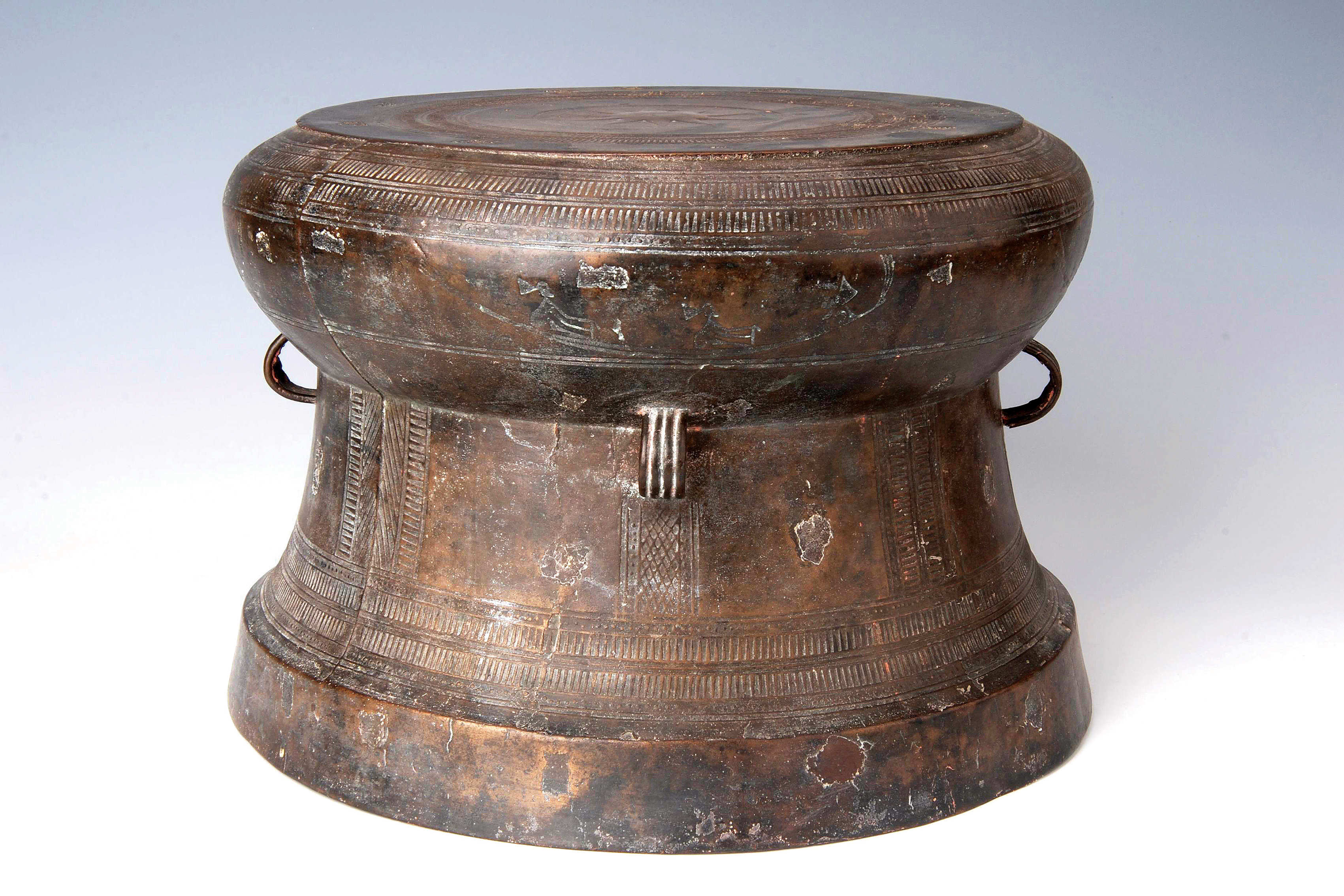 羽人划船紋櫛紋銅鼓