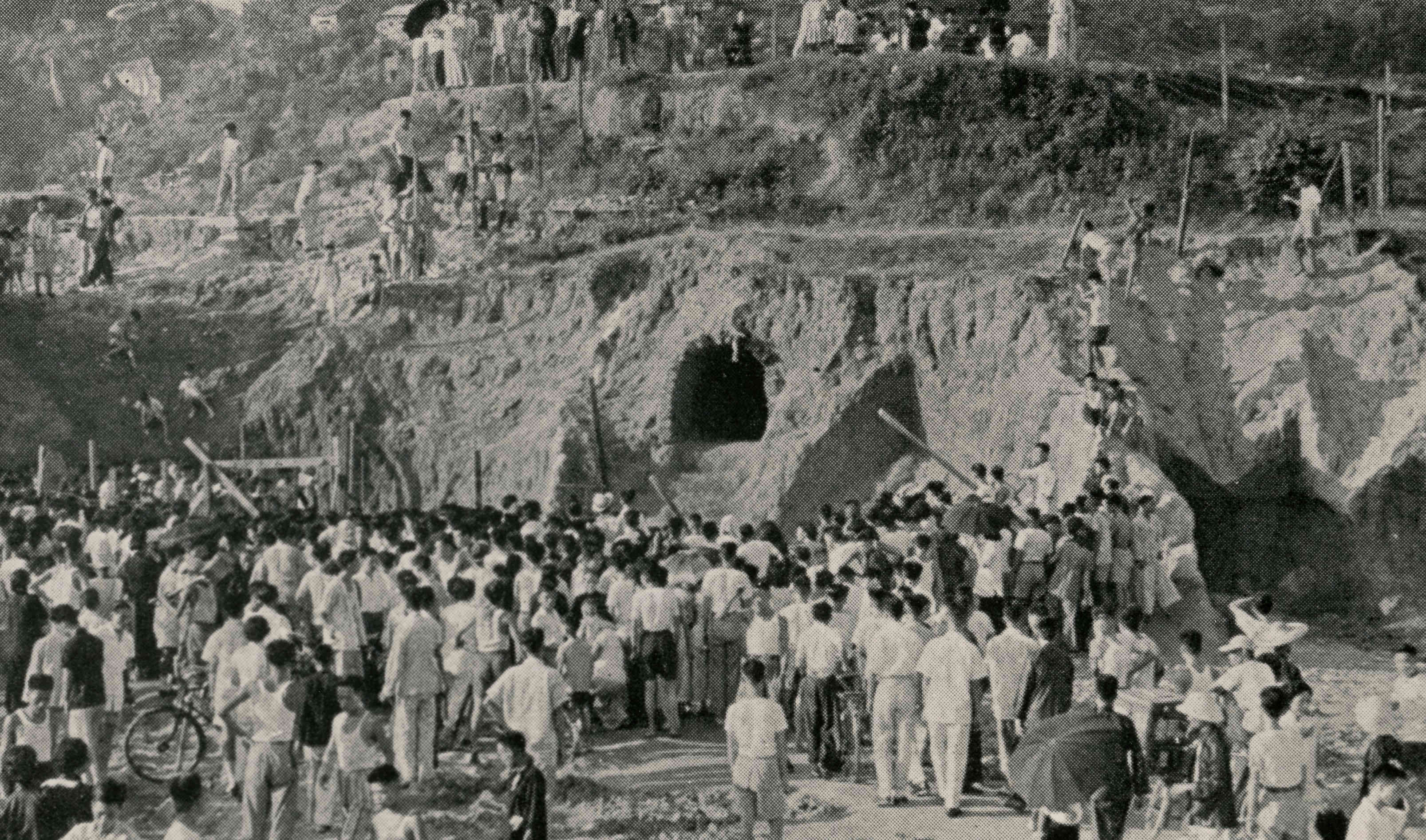 1955年，政府在兴建李郑屋邨时发现汉墓，哄动一时。（鸣谢香港历史博物馆）