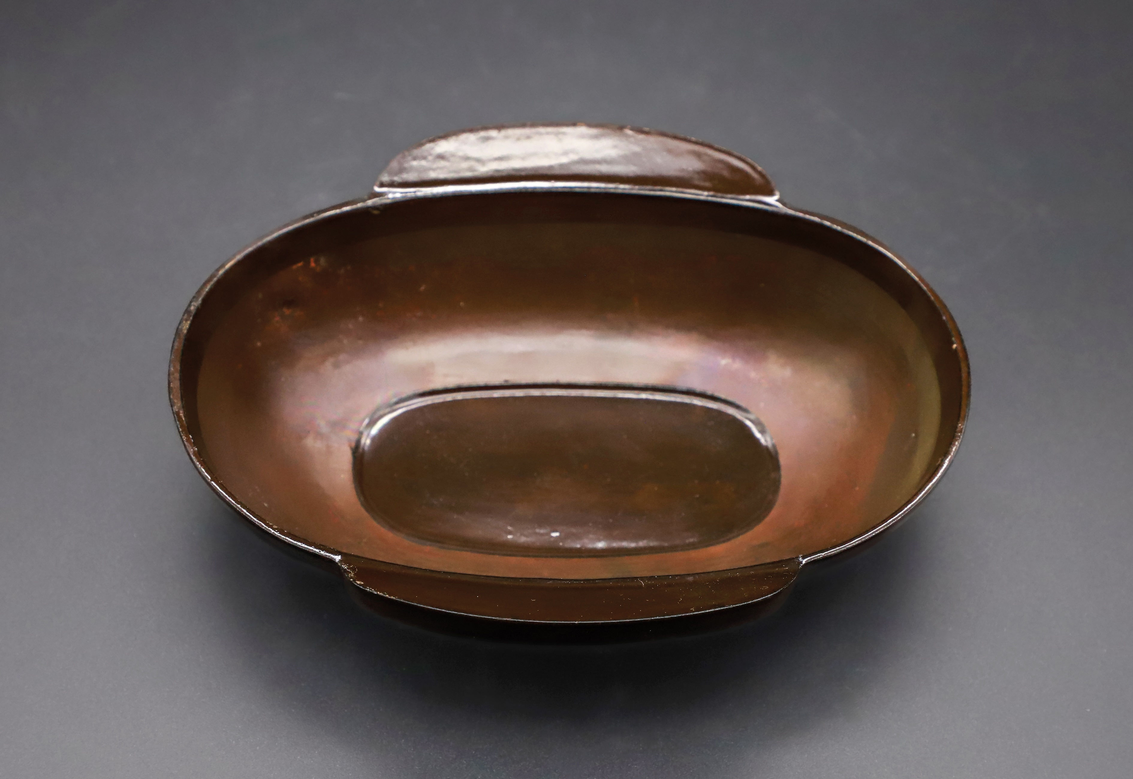 耳杯可作酒具和食具。漢代耳杯材質多樣,以漆耳杯最為珍貴。(南昌漢代海昏侯國遺址博物館藏)