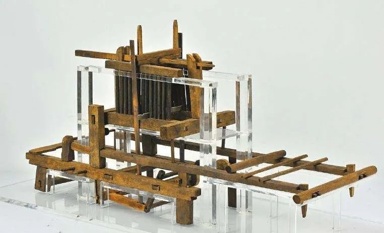 連杆型一勾多綜提花木織機模型(複製品)出土時保存十分完整。(成都博物館藏)