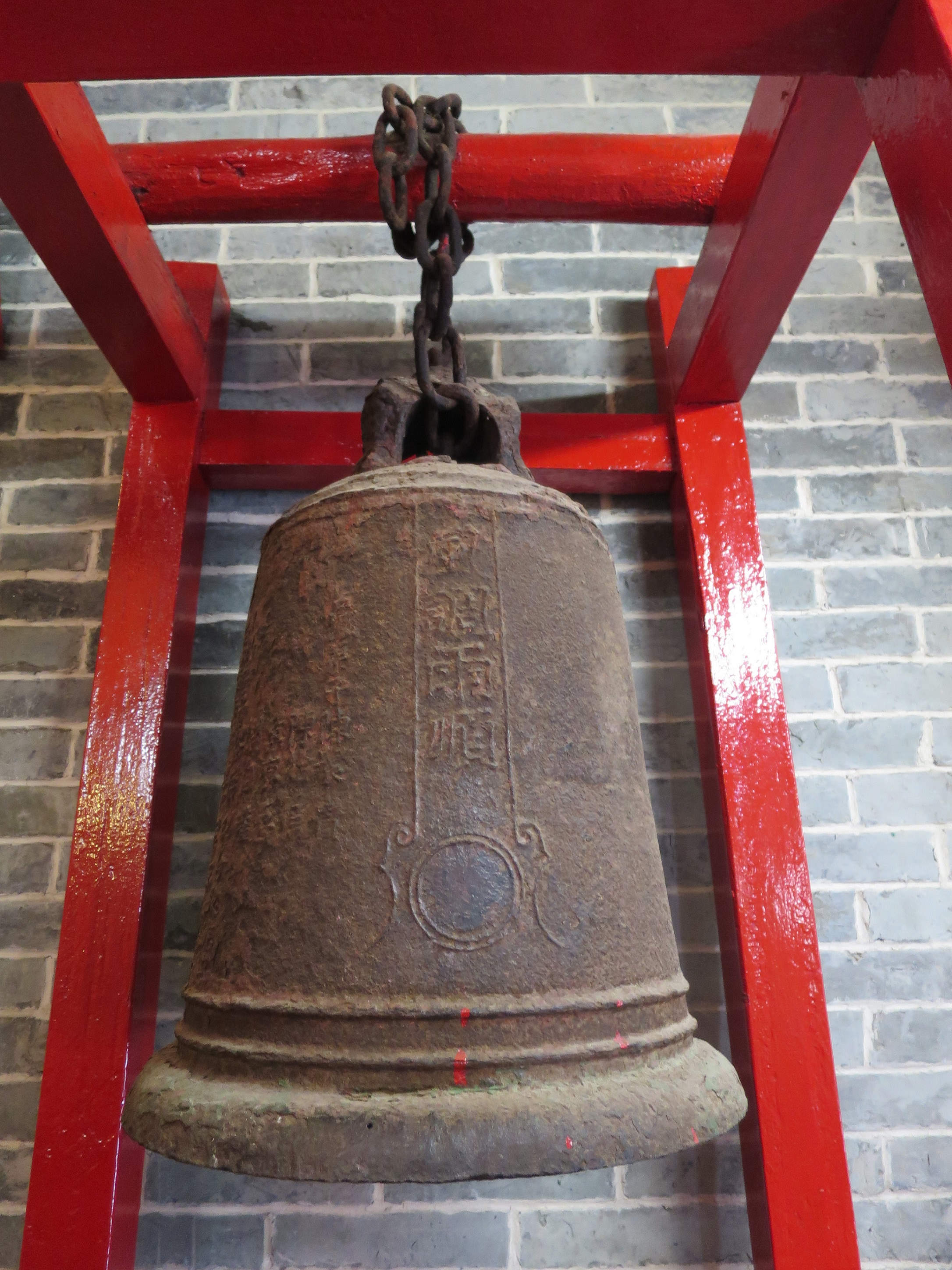 杨侯古庙历史最悠久的文物是一口刻有「风调雨顺」的古钟，由佛山万名炉于康熙三十八年（1699年）制造。