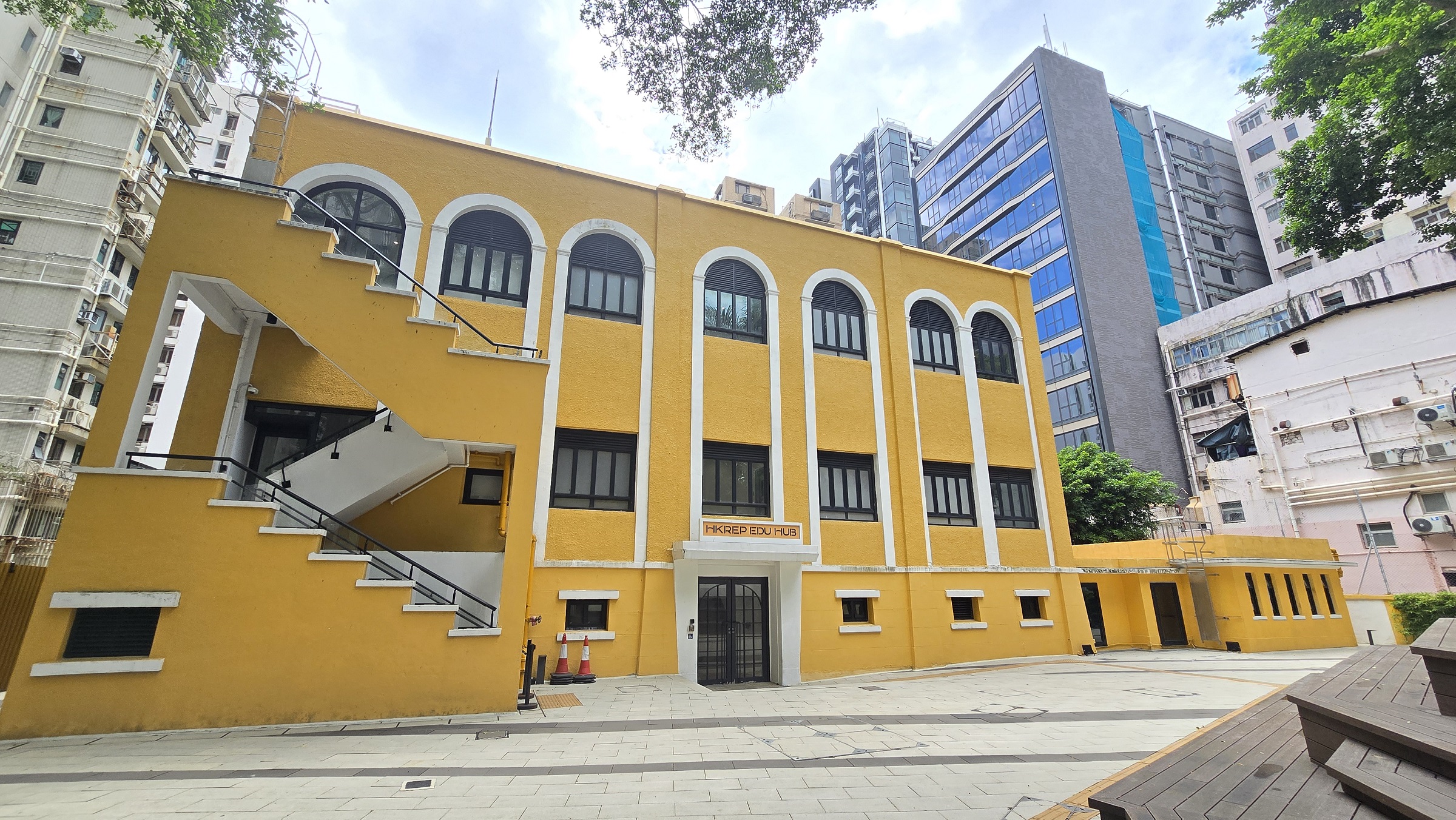 贾梅士学校建筑活化后仍保留着浓厚的葡萄牙建筑色彩。