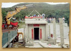 廟灣天后宮遷拆後運往東涌黃龍坑重新豎立