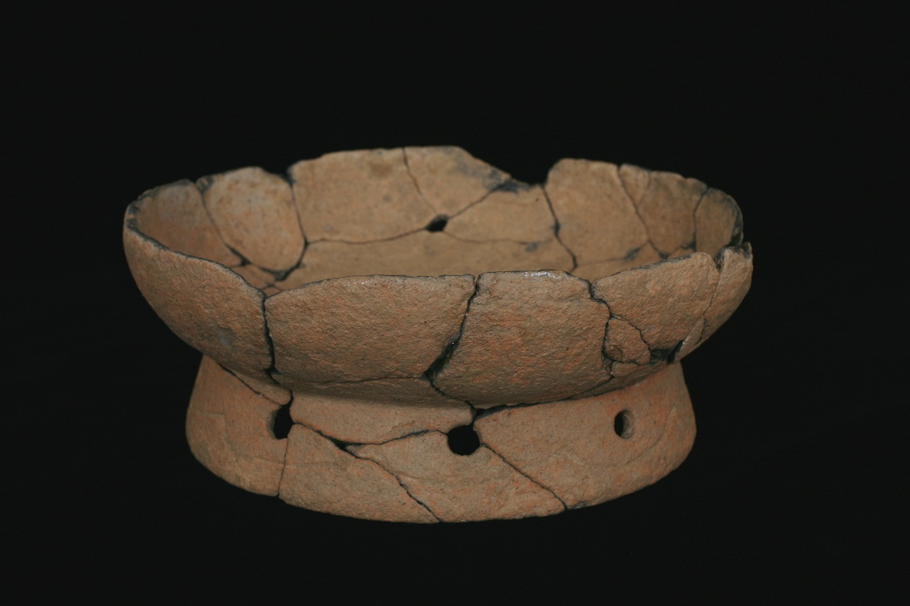 Pottery basin with perforated ring-foot