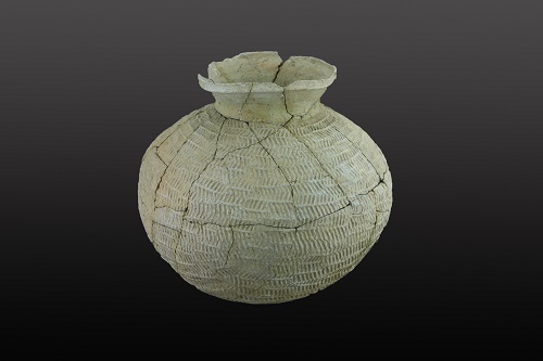Soft pottery pot with zigzag pattern