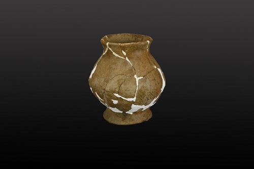 Coarse corded pottery pot with ring-foot