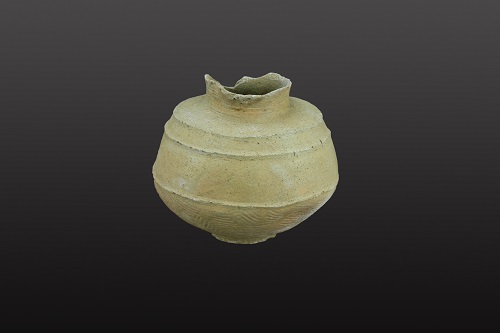 Soft pottery pot with ring-foot and leaf-vein design