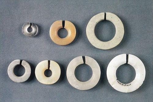 Slotted stone rings