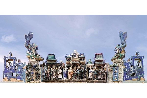 生動華麗的屋脊陶塑裝飾