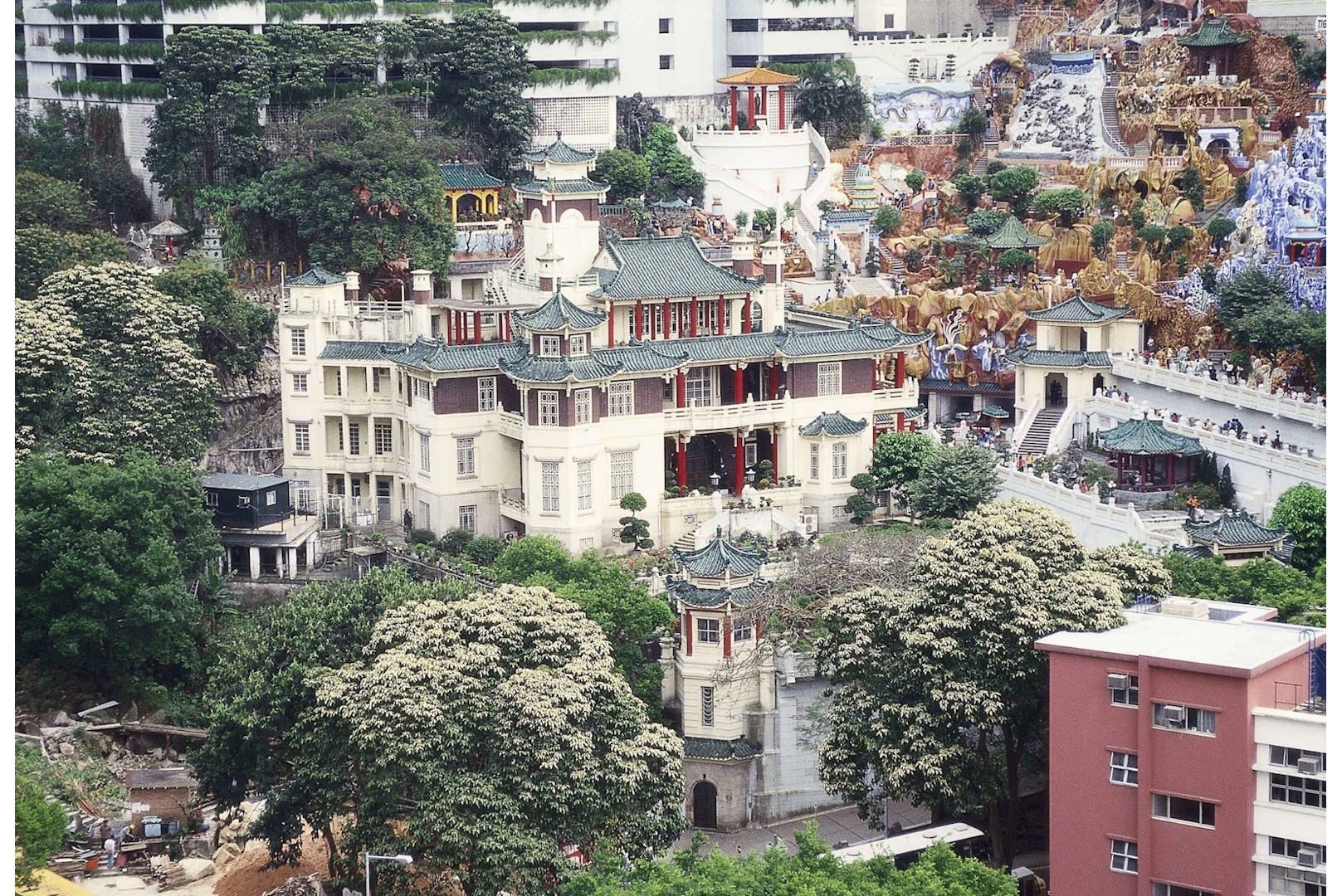 虛擬實境中暢遊萬金油花園「十王殿」 