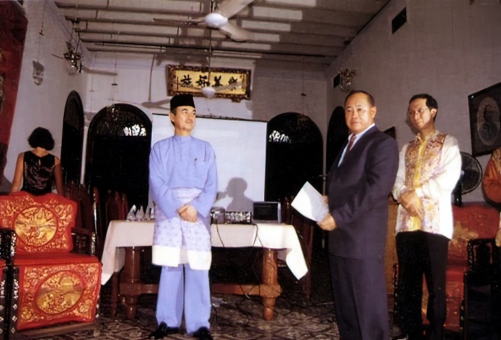 洪聖古廟修復工程榮獲聯合國教科文組織亞太區文物古蹟保護獎傑出項目，滘西村村代表與村民出席於馬來西亞檳城舉行的頒獎禮。