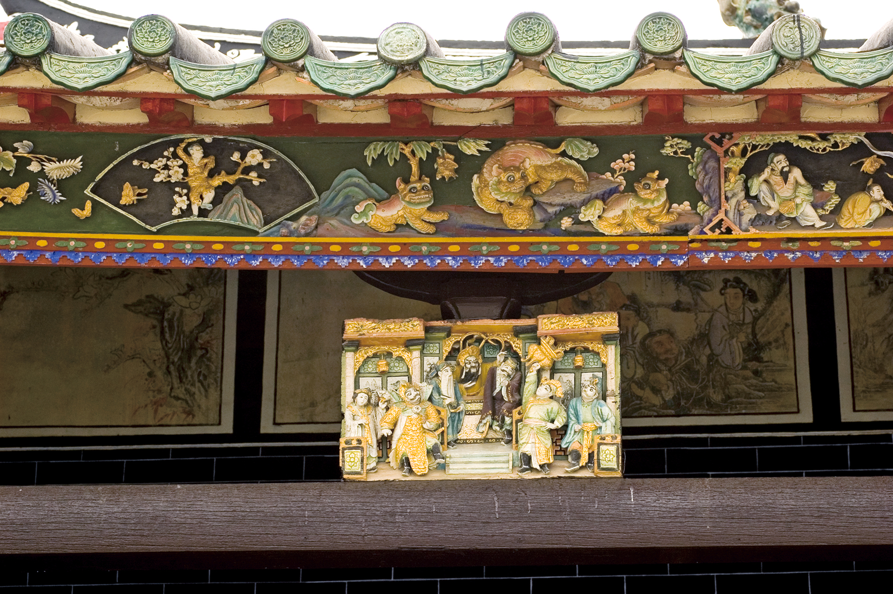 松嶺鄧公祠的木雕細部,圖案題材寓言吉祥,並具教育意義。