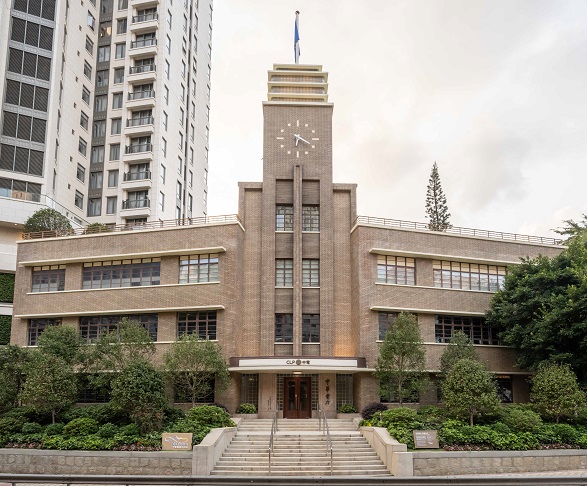 中電總部大樓的鐘樓最為矚目,遠看猶如中式寶塔。