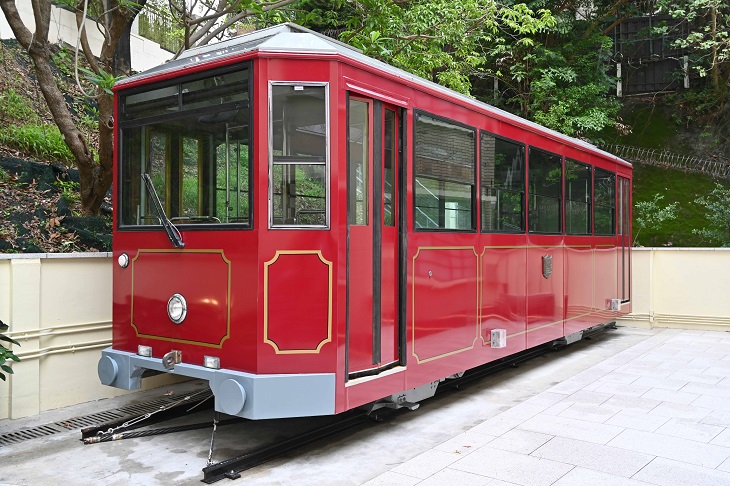 鐘樓內展示的已退役山頂纜車。