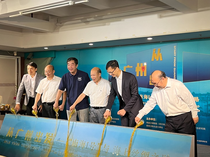 「從廣州出發 —“南海I號”與海上絲綢之路」展覽在廣州南越王博物院舉行的開幕典禮後,同日舉行學術研討會,學者和專家們在會上交流意見和分享最新的研究成果。