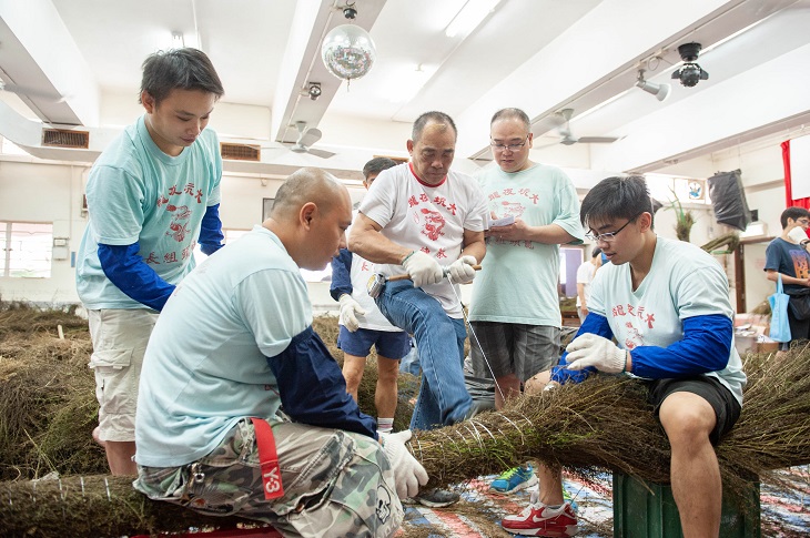 紮作火龍工序繁複,需約一個月合眾人力量才能完成