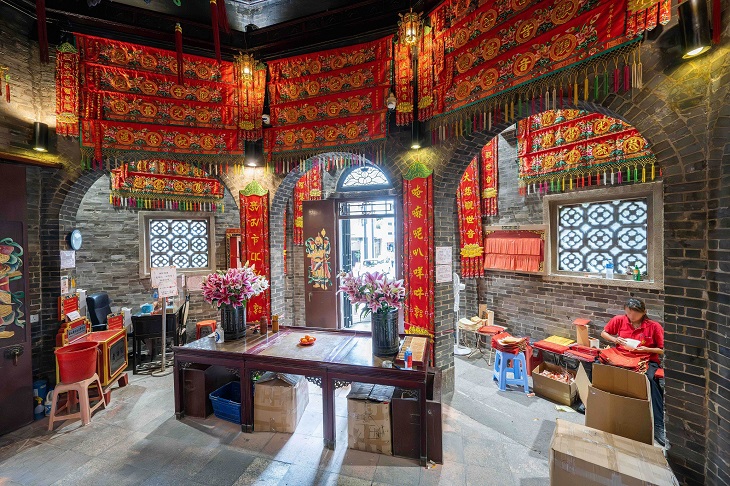 蓮花宮前殿內的拱門具西式建築風格