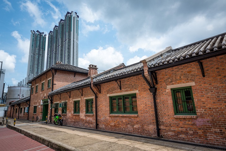 牛棚藝術村建築群建於1908年,是香港碩果僅存的戰前牲畜檢疫站,它於1999年上水屠房啟用後關閉。