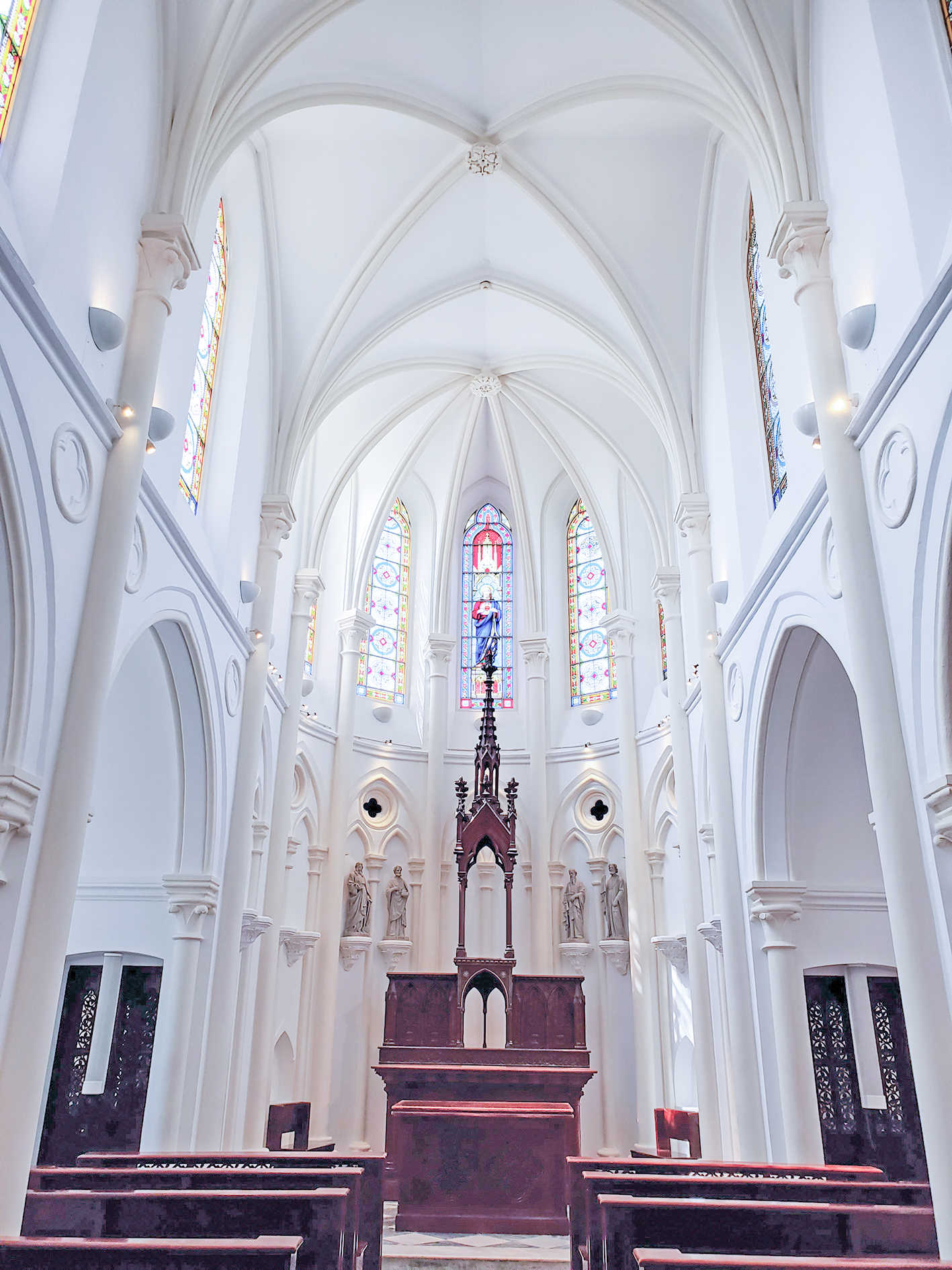 伯大尼修院具新哥德式建築風格,其小教堂美輪美奐。 伯大尼修院具新哥德式建築風格,其小教堂美輪美奐。