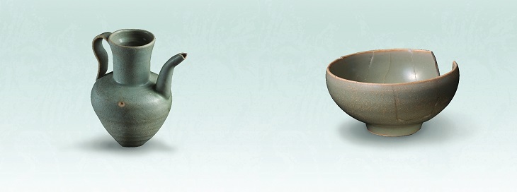 宋皇臺聖山遺址出土產自福建窰口的青瓷水注(左)和浙江龍泉窰的青瓷盞(右)。