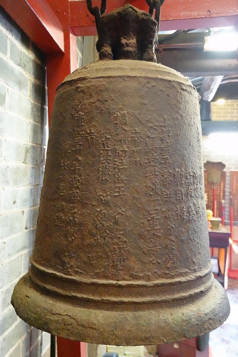 楊侯古廟內歷史最悠久的鐵鐘,鑄於清康熙三十八年(1699年)。