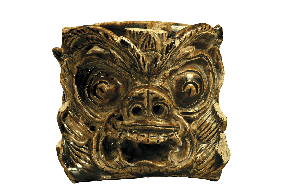 黑釉獸面紋脊頭瓦