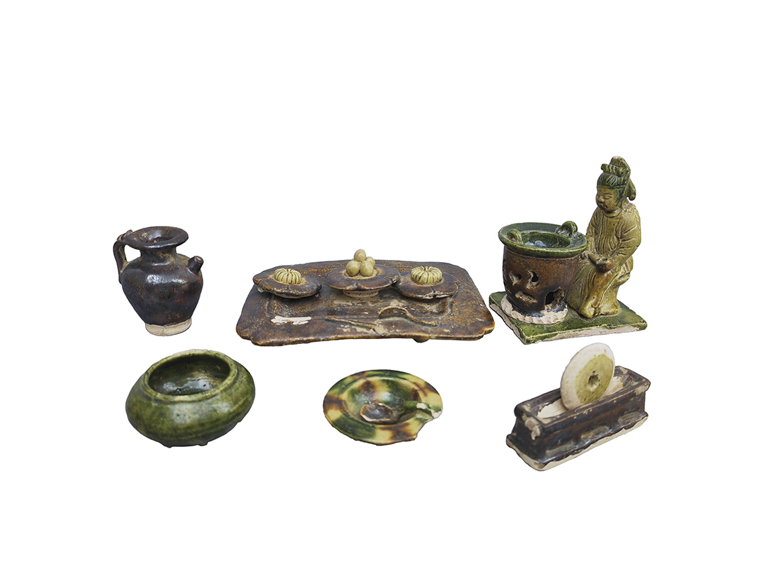 三彩茶具及坐俑模型（一組）