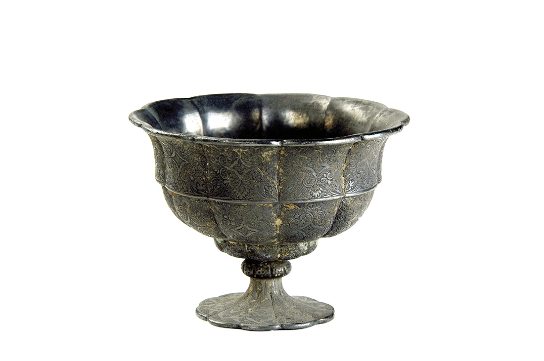 草葉紋花瓣口高足杯