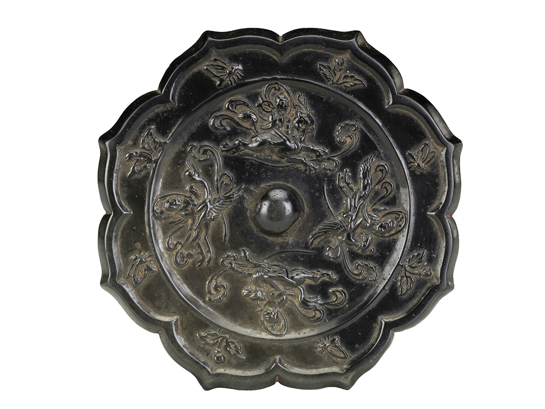 仙人騎獸紋菱花鏡