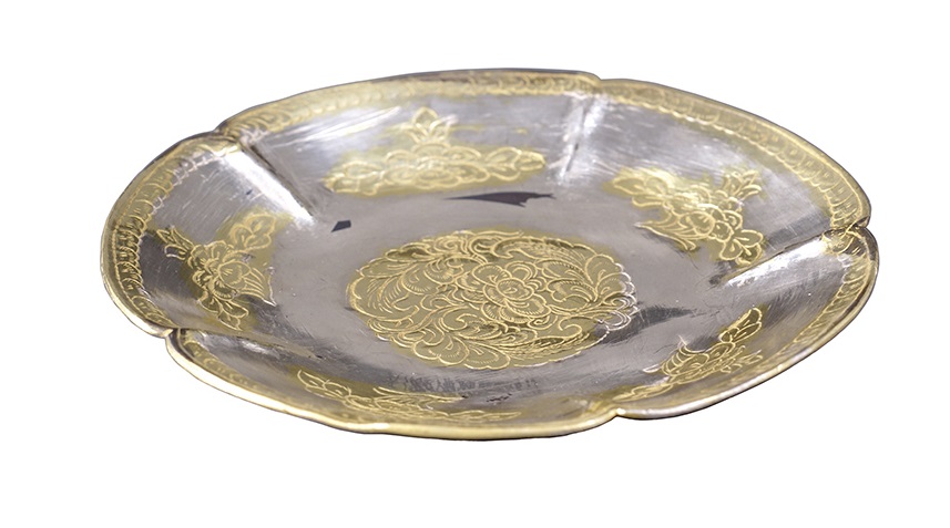 鎏金十字折枝花紋葵口銀碟