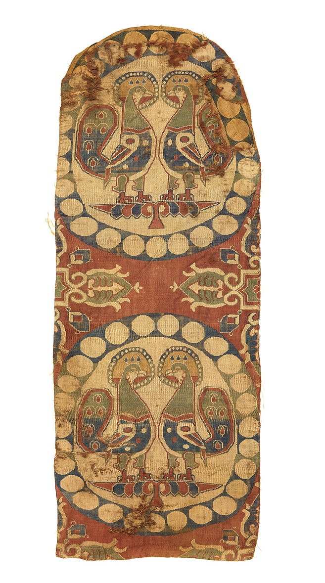 紅地團窠聯珠對孔雀紋錦