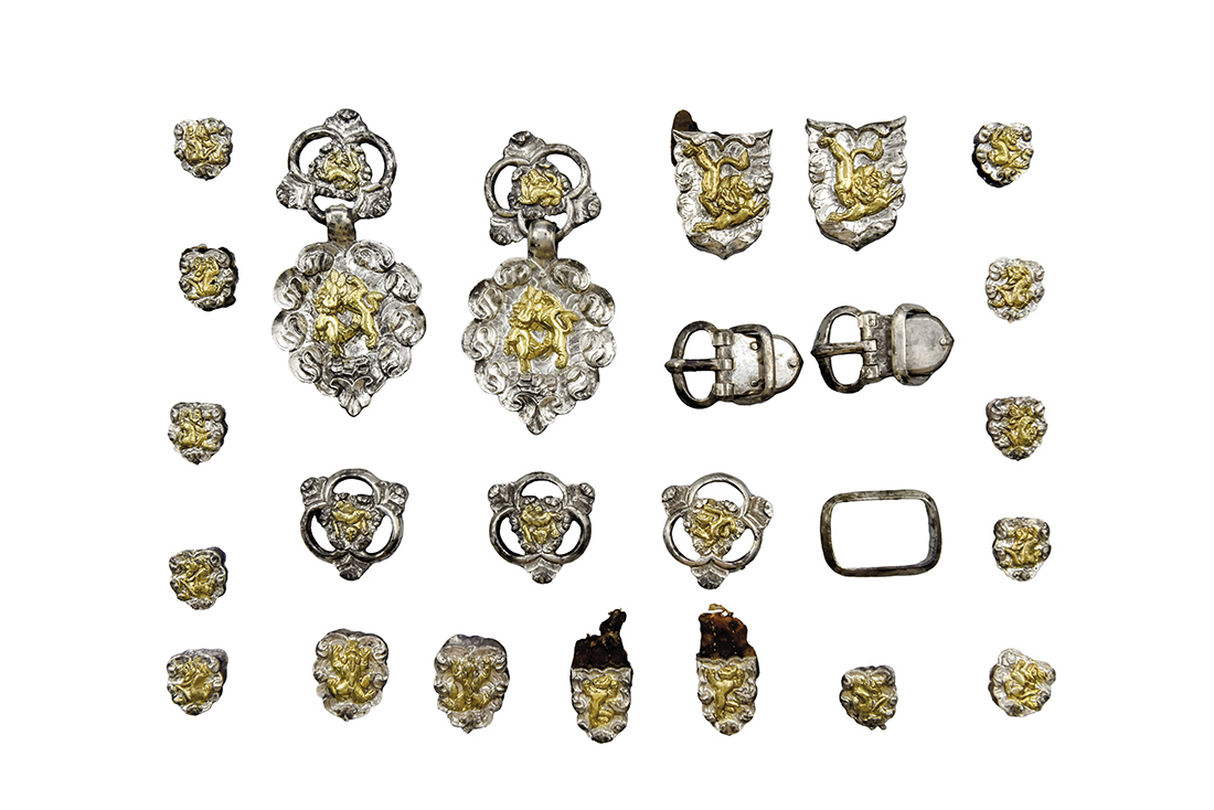 鎏金銀獸紋馬具